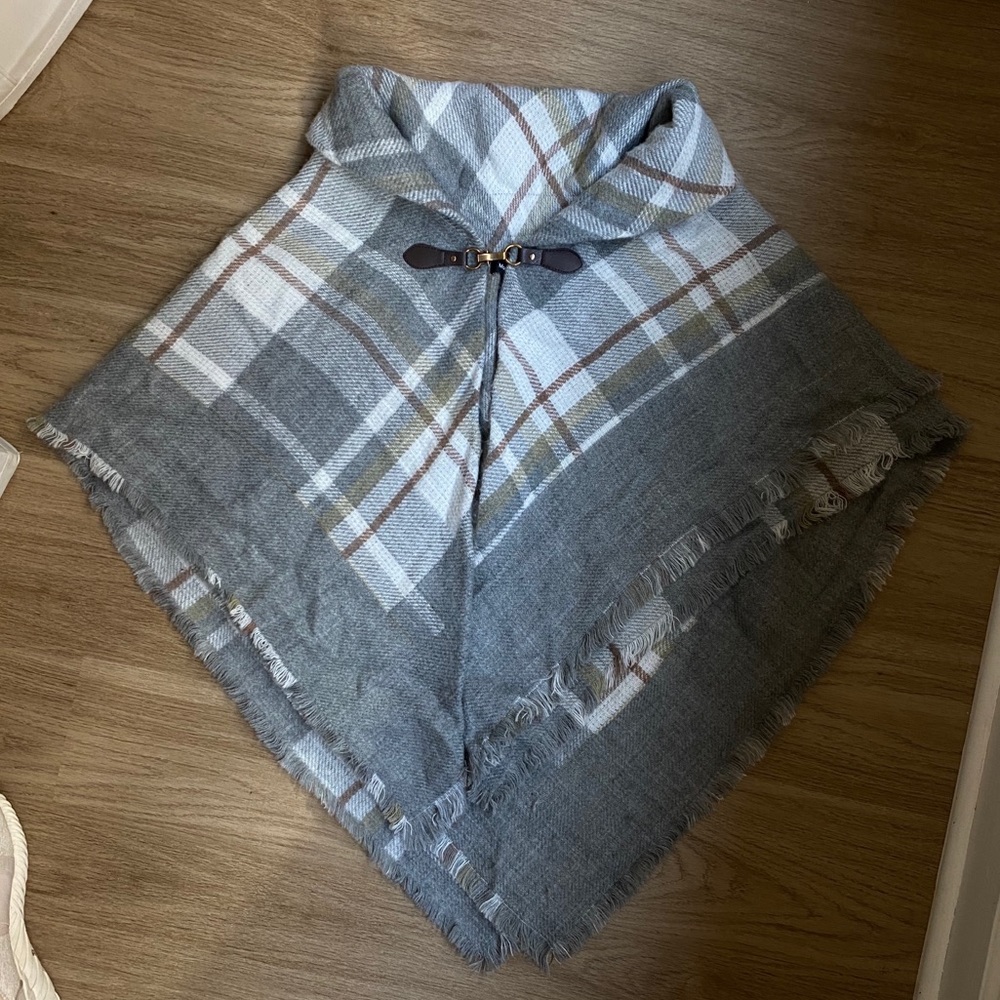 Womens Modena Buckle Front Plaid Cape - Grey